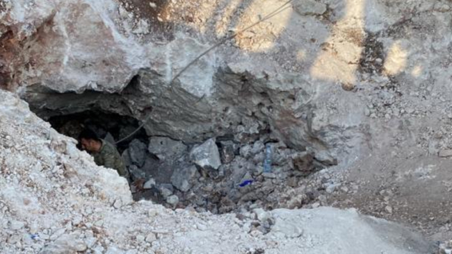 Orgeneral Çetin teröristlerin etkisiz hale getirildiği mağarayı inceledi